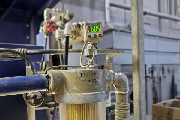 A photo of a pressure gauge after an urgent component replacement.